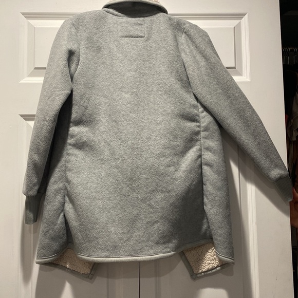 women’s size small Sherpa lined jacket from Alaskan boutique - Picture 4 of 4